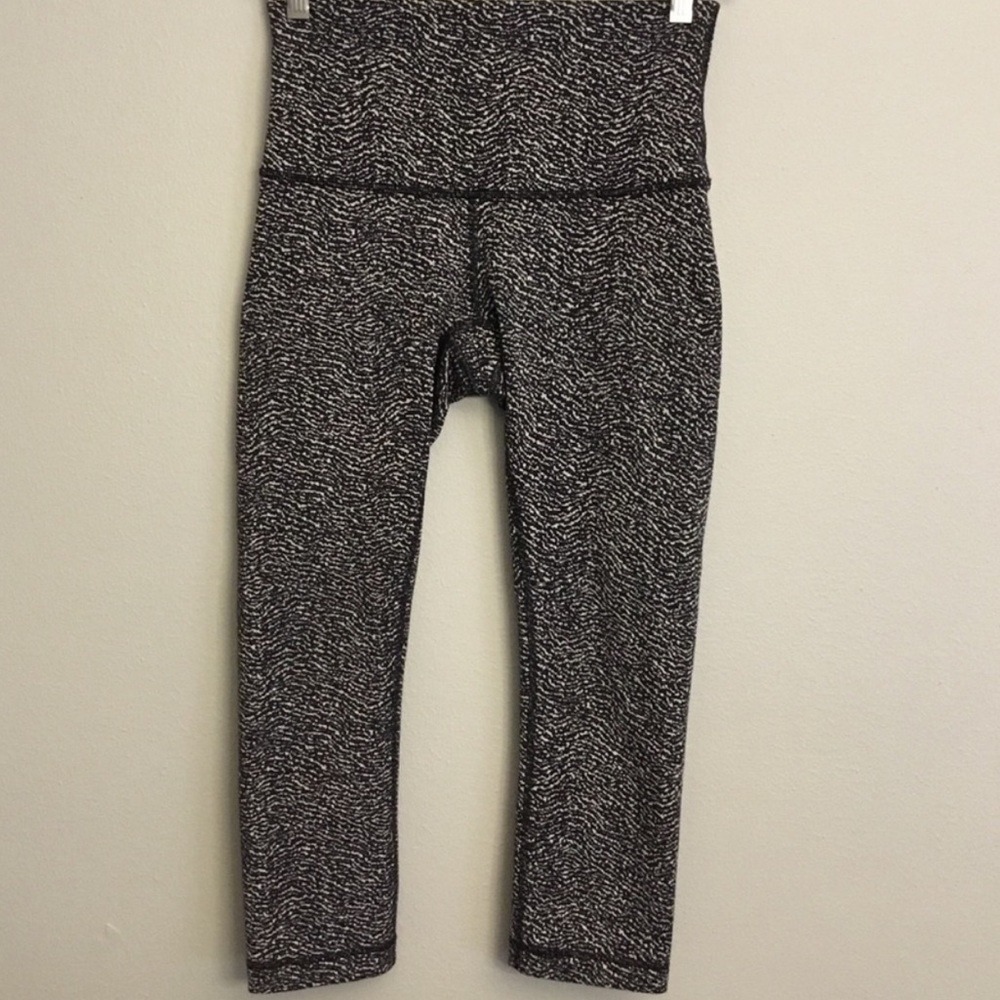 Lululemon High Rise - Picture 4 of 5